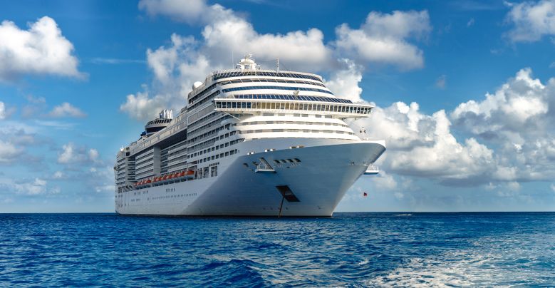 /media/01093527/cruise-ship-crystal-blue-water-with-blsue-sky.jpgs.jpg